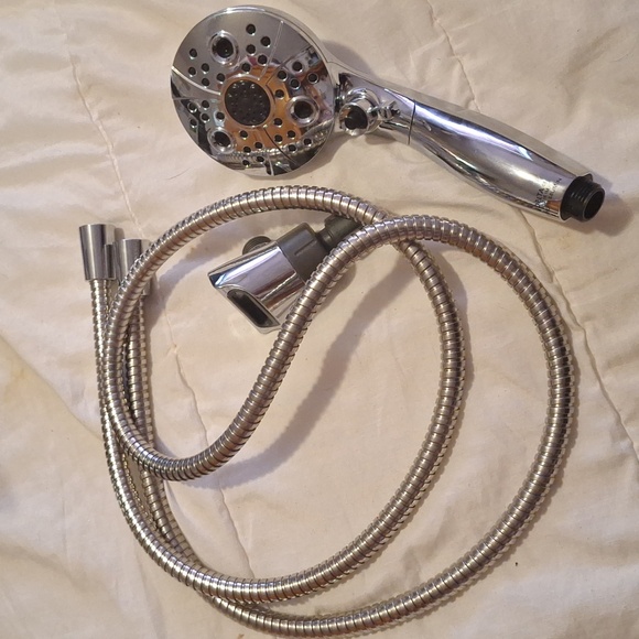 Handheld shower handle and hose - Picture 1 of 4